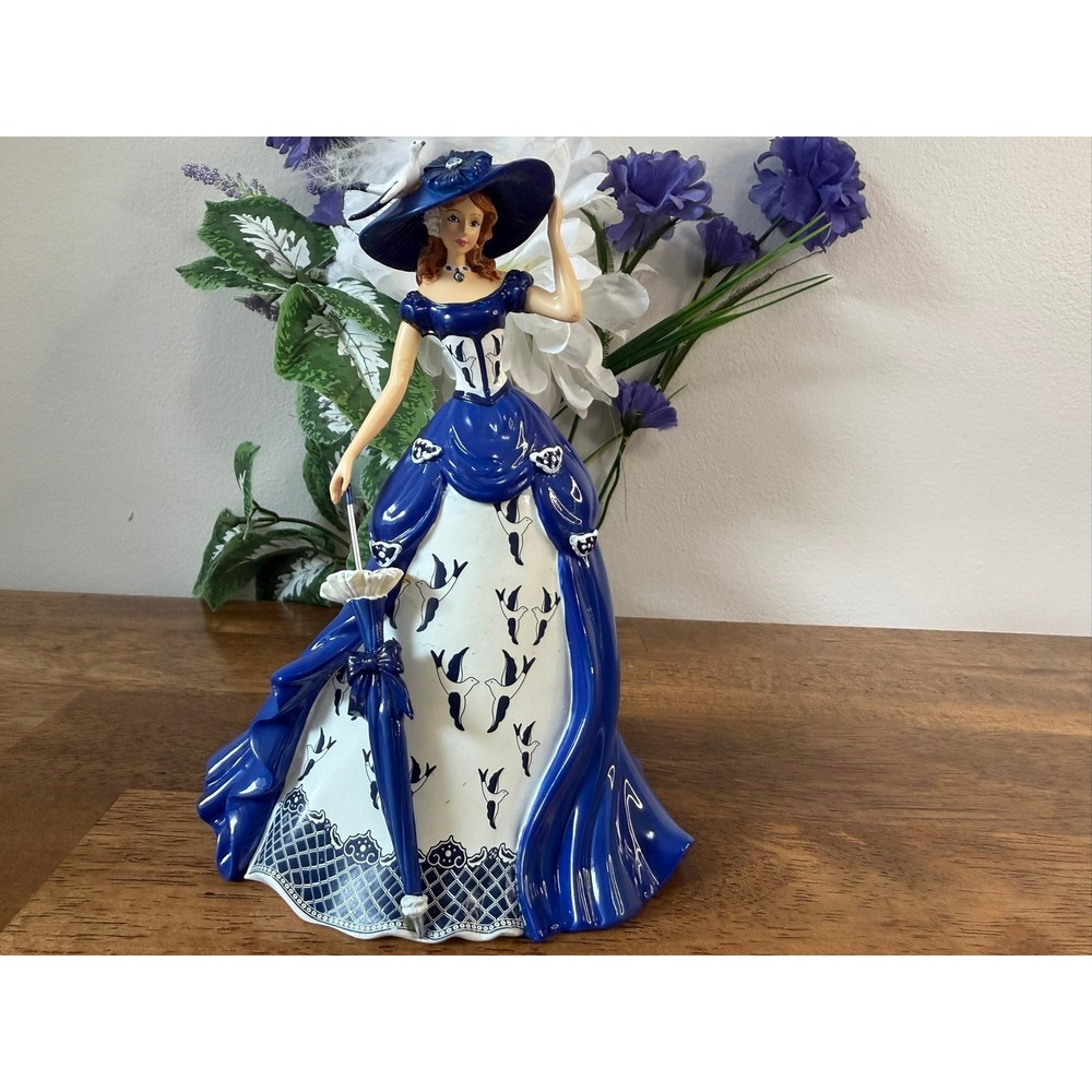 Hamilton Collection Rowena Blue Willow Lady Figurine Limited Edition‎ Porcelain
